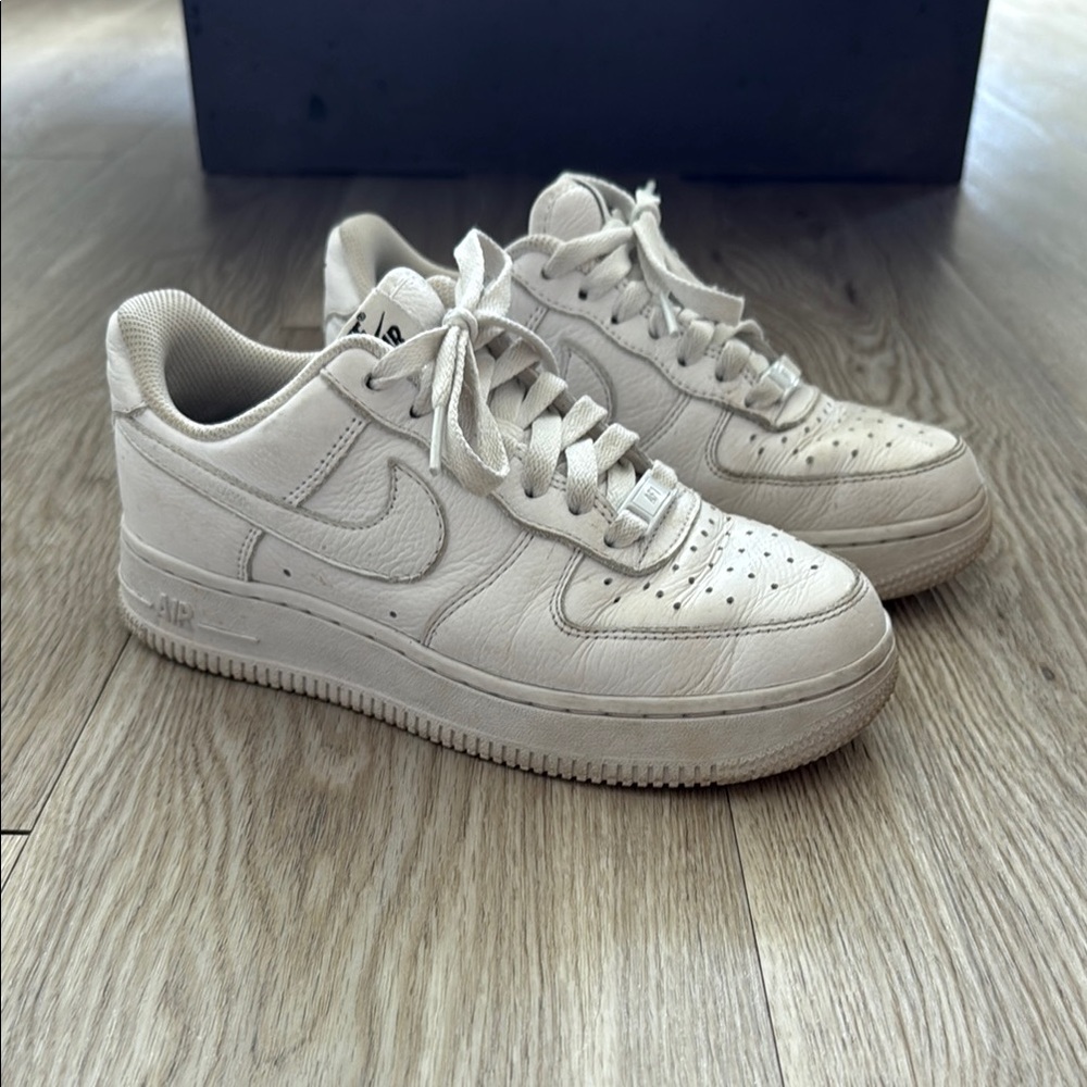 Nike White and Black Sneakers